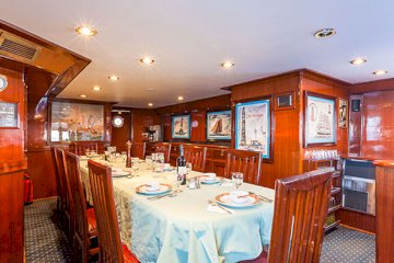 الرفاهية تحت الماء: رحلة سفاري غوص 5 نجوم على متن يخت VIP One في شرم الشيخ.